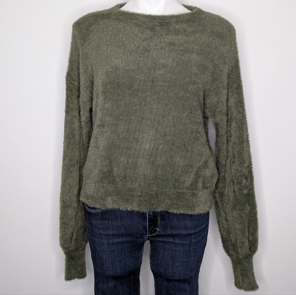 ✨3/$15 Express Green Feather Eyelash Fuzzy Long Sleeve Sweater XS